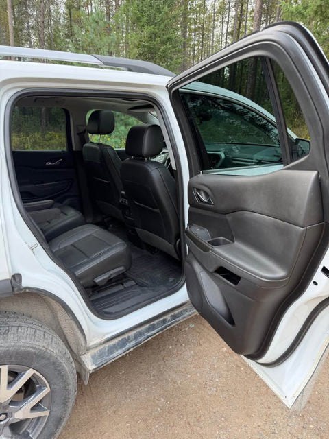 2022 GMC Acadia SLT