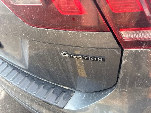 2023 Volkswagen Tiguan SE R-Line Black