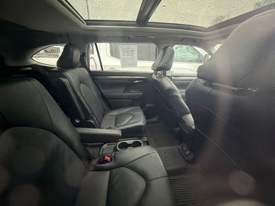 2023 Toyota Highlander Hybrid Platinum