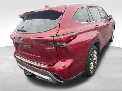 2023 Toyota Highlander Hybrid Platinum