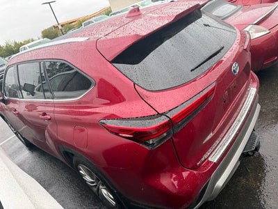 2023 Toyota Highlander Hybrid Platinum