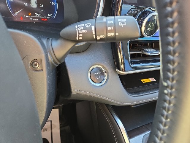 2023 Toyota Highlander Hybrid Platinum