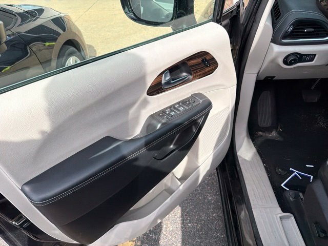 2023 Chrysler Pacifica Hybrid Limited