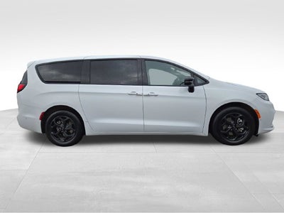 2024 Chrysler Pacifica Hybrid Select S Appearance