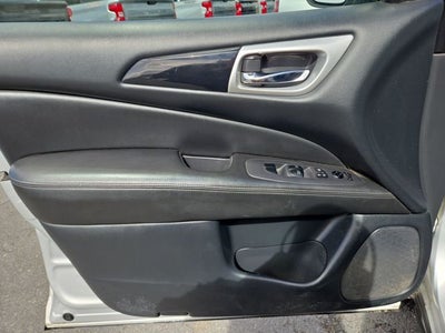 2020 Nissan Pathfinder SV
