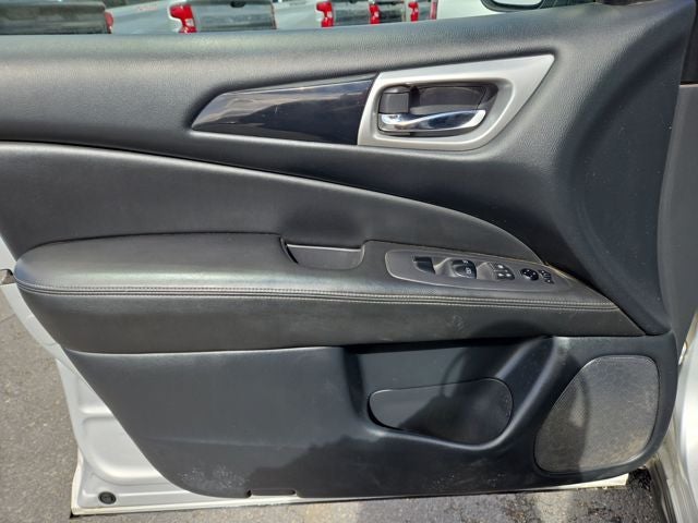 2020 Nissan Pathfinder SV