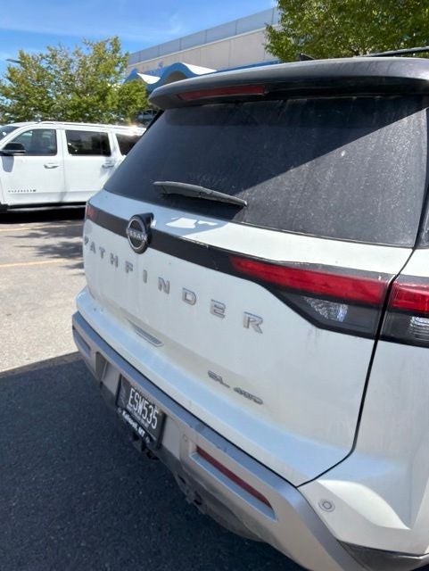 2024 Nissan Pathfinder SL