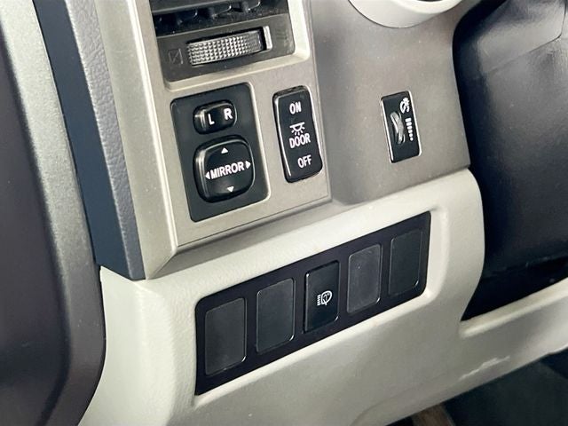 2017 Toyota Sequoia SR5 5.7L