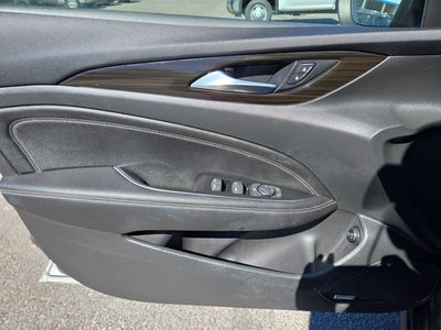 2018 Buick Regal TourX Essence
