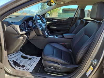 2018 Buick Regal TourX Essence